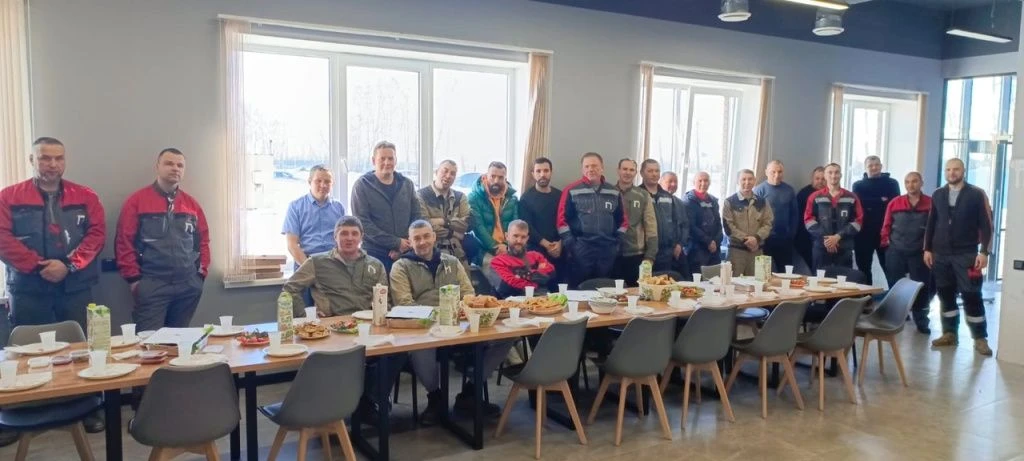 qBcrQM3Yjx4.jpg qBcrQM3Yjx4.jpg