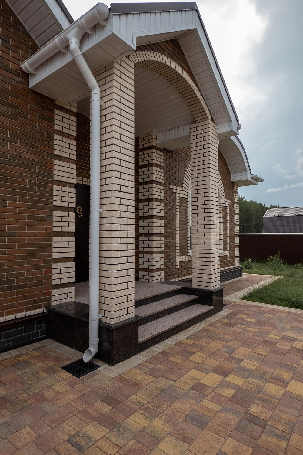 Брусчатка Старый город Осень в частном доме