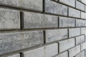 Облицовочный угловой вибропрессованый кирпич, полный прокрас, Шунгит