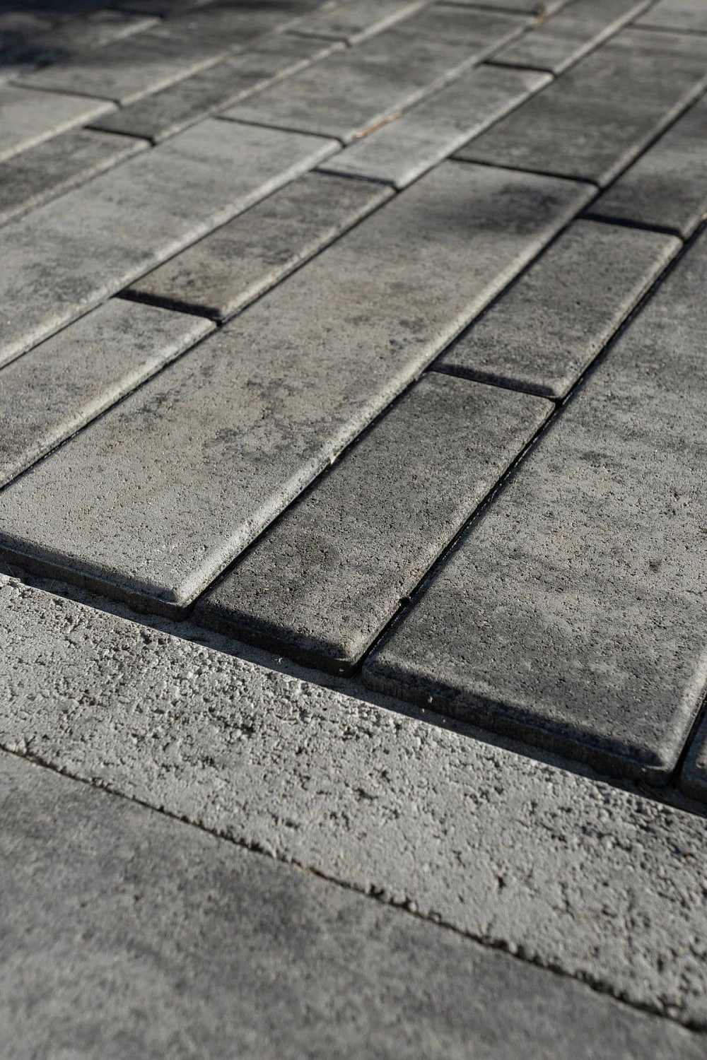 Ландшафтный дизайн в Тюмени с плиткой Ригель, Трио, 300х900 мм